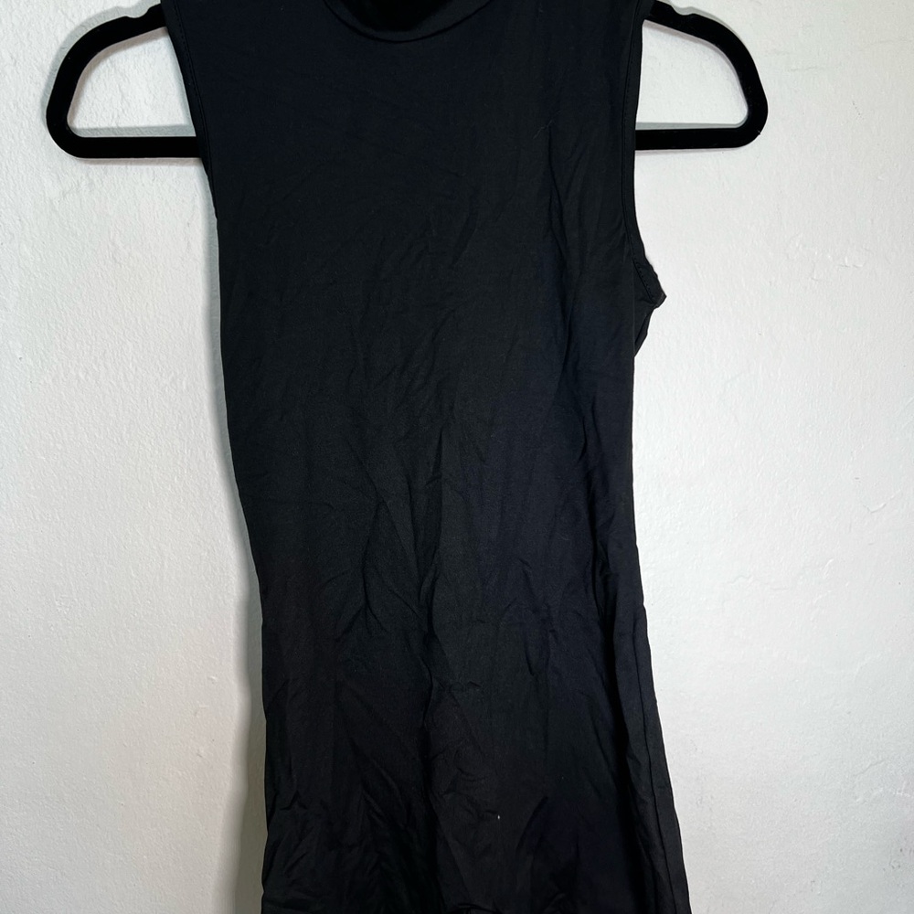 Gelee Sleeveless Black Top